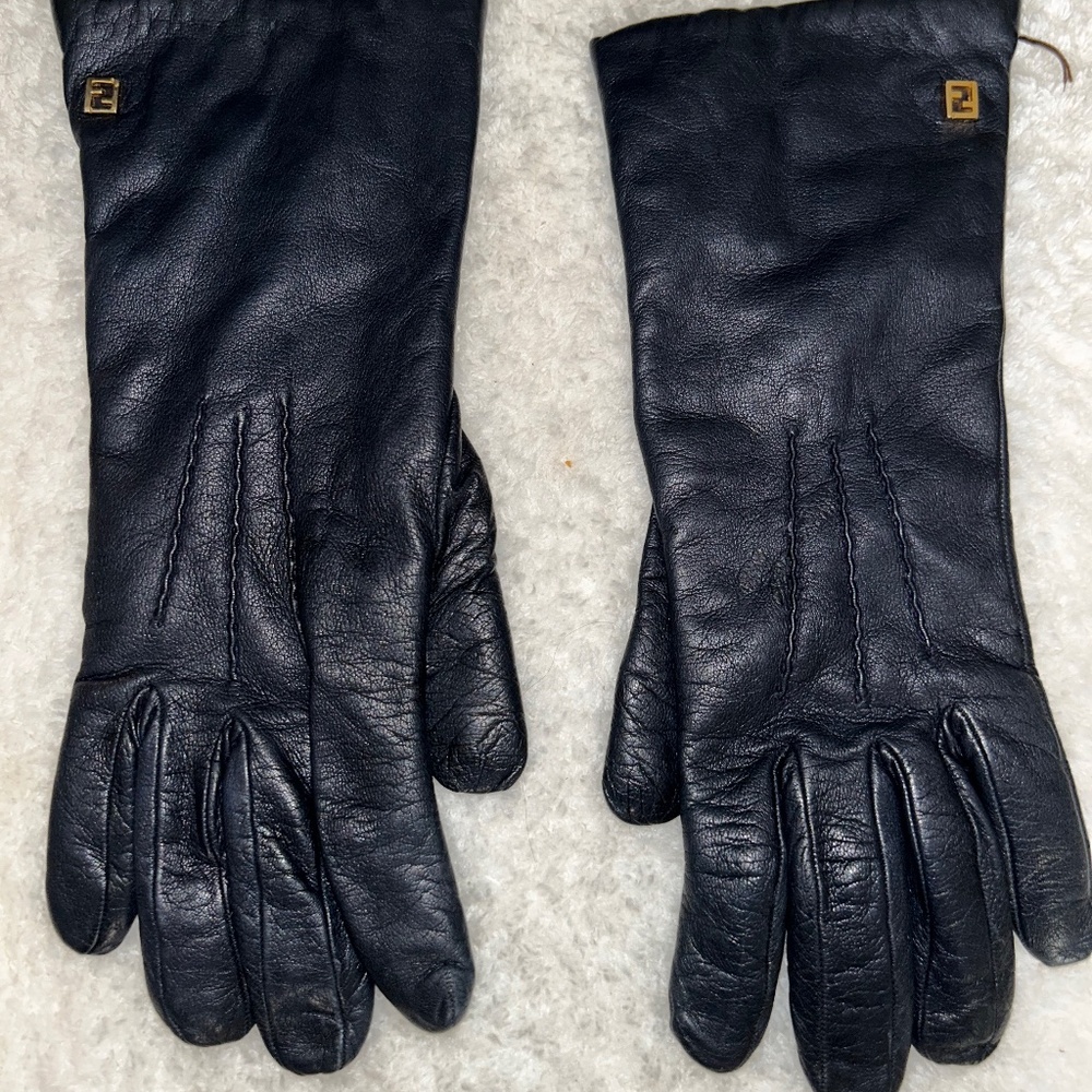 Black leather Fendi, women’s gloves with 100% cashmere lining